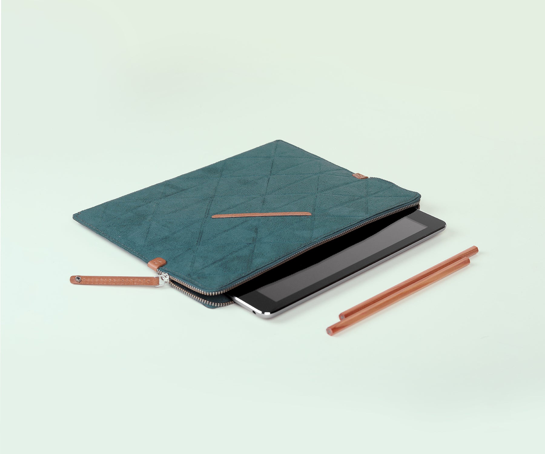 Buy Trigon Large Green Sleeve Bag - Carry iPads, Notebooks, and Tablets - Taamaa